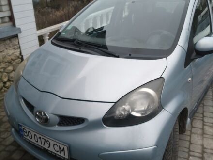 Синий Тойота Айго, объемом двигателя 1 л и пробегом 281 тыс. км за 3600 $, фото 1 на Automoto.ua