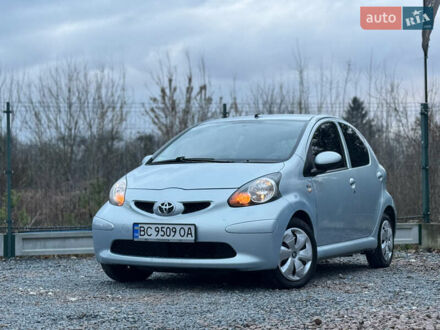Синий Тойота Айго, объемом двигателя 1 л и пробегом 142 тыс. км за 3999 $, фото 1 на Automoto.ua