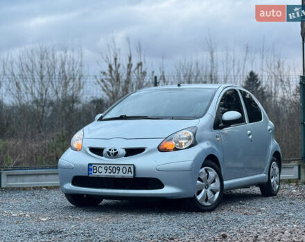 Синій Тойота Айго, об'ємом двигуна 1 л та пробігом 142 тис. км за 3999 $, фото 1 на Automoto.ua