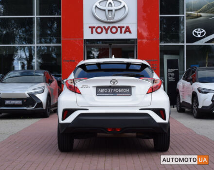 Белый Тойота C-HR, объемом двигателя 2 л и пробегом 62 тыс. км за 19800 $, фото 3 на Automoto.ua