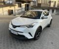Белый Тойота C-HR, объемом двигателя 1.2 л и пробегом 120 тыс. км за 18768 $, фото 1 на Automoto.ua