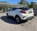 Белый Тойота C-HR, объемом двигателя 0 л и пробегом 75 тыс. км за 18990 $, фото 2 на Automoto.ua