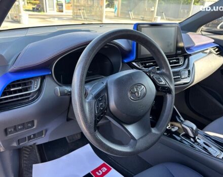 Белый Тойота C-HR, объемом двигателя 0 л и пробегом 75 тыс. км за 18990 $, фото 23 на Automoto.ua