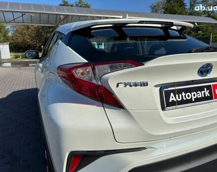 Белый Тойота C-HR, объемом двигателя 0 л и пробегом 75 тыс. км за 18990 $, фото 12 на Automoto.ua