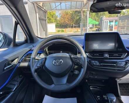 Белый Тойота C-HR, объемом двигателя 0 л и пробегом 75 тыс. км за 18990 $, фото 25 на Automoto.ua