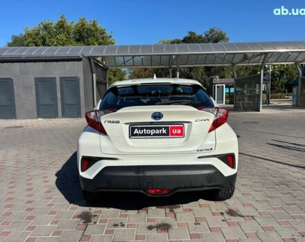 Белый Тойота C-HR, объемом двигателя 0 л и пробегом 75 тыс. км за 18990 $, фото 3 на Automoto.ua