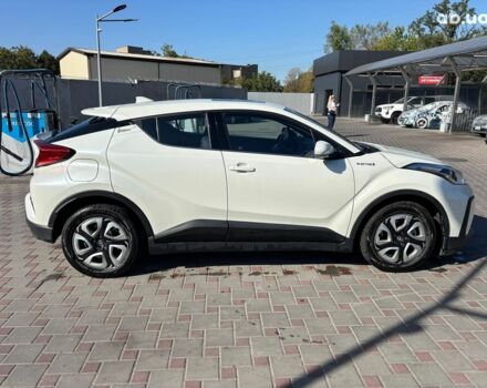 Белый Тойота C-HR, объемом двигателя 0 л и пробегом 75 тыс. км за 18990 $, фото 5 на Automoto.ua
