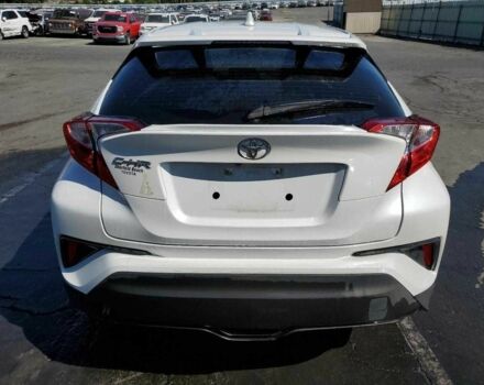 Белый Тойота C-HR, объемом двигателя 2 л и пробегом 85 тыс. км за 6900 $, фото 5 на Automoto.ua