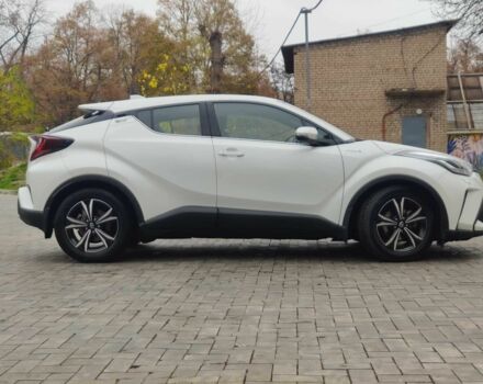 Белый Тойота C-HR, объемом двигателя 1.8 л и пробегом 86 тыс. км за 28000 $, фото 2 на Automoto.ua