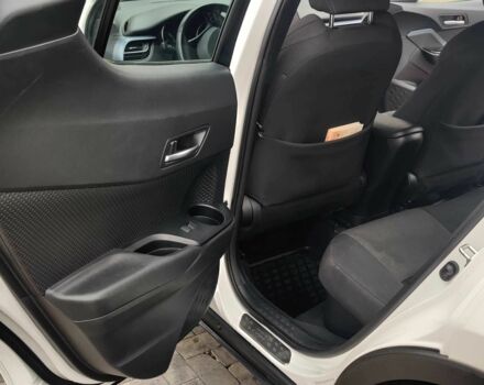 Белый Тойота C-HR, объемом двигателя 1.8 л и пробегом 86 тыс. км за 28000 $, фото 13 на Automoto.ua