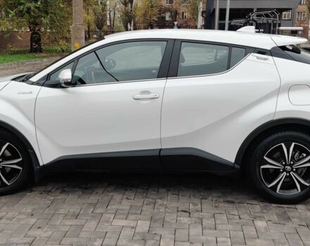 Белый Тойота C-HR, объемом двигателя 1.8 л и пробегом 86 тыс. км за 28000 $, фото 3 на Automoto.ua