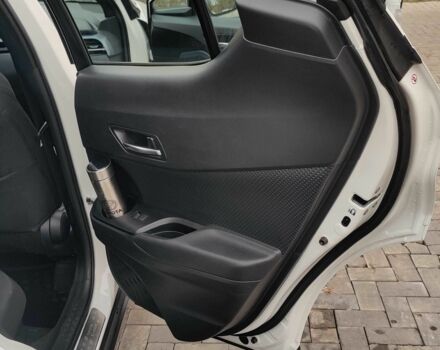 Белый Тойота C-HR, объемом двигателя 1.8 л и пробегом 86 тыс. км за 28000 $, фото 12 на Automoto.ua