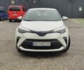Белый Тойота C-HR, объемом двигателя 1.8 л и пробегом 86 тыс. км за 28000 $, фото 1 на Automoto.ua