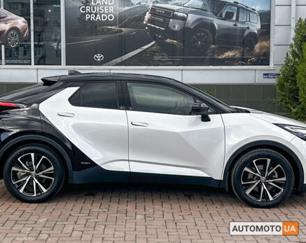 Тойота C-HR 2024 в Черновцах на Automoto.ua Белый Тойота C-HR, объемом двигателя 2 л и пробегом 18 тыс. км за 43296 $, фото 3 на Automoto.ua