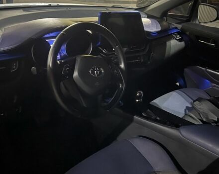 Белый Тойота C-HR, объемом двигателя 1.2 л и пробегом 92 тыс. км за 18700 $, фото 7 на Automoto.ua