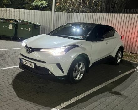 Белый Тойота C-HR, объемом двигателя 1.2 л и пробегом 92 тыс. км за 18700 $, фото 3 на Automoto.ua