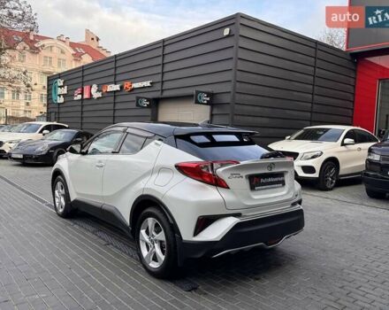 Белый Тойота C-HR, объемом двигателя 1.2 л и пробегом 168 тыс. км за 16900 $, фото 4 на Automoto.ua