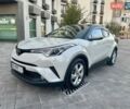 Белый Тойота C-HR, объемом двигателя 1.2 л и пробегом 146 тыс. км за 15700 $, фото 8 на Automoto.ua