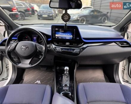 Белый Тойота C-HR, объемом двигателя 1.2 л и пробегом 168 тыс. км за 16900 $, фото 15 на Automoto.ua