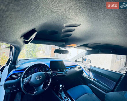 Белый Тойота C-HR, объемом двигателя 1.2 л и пробегом 103 тыс. км за 19500 $, фото 3 на Automoto.ua