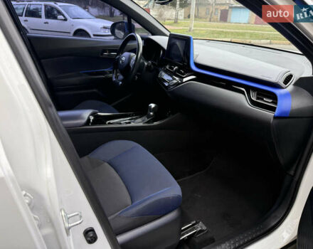 Белый Тойота C-HR, объемом двигателя 1.2 л и пробегом 105 тыс. км за 15500 $, фото 9 на Automoto.ua