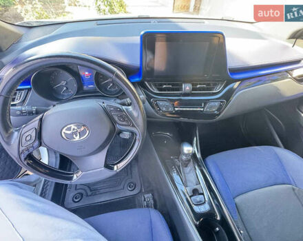Белый Тойота C-HR, объемом двигателя 1.2 л и пробегом 103 тыс. км за 19500 $, фото 6 на Automoto.ua