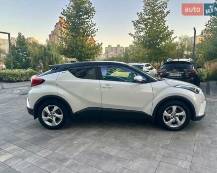 Белый Тойота C-HR, объемом двигателя 1.2 л и пробегом 146 тыс. км за 15700 $, фото 3 на Automoto.ua