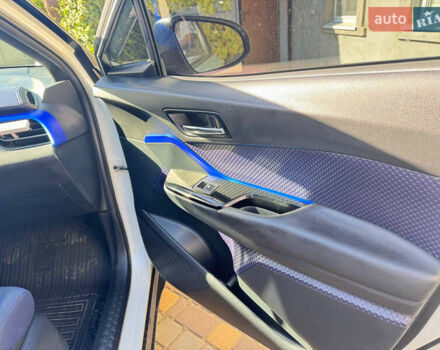 Белый Тойота C-HR, объемом двигателя 1.2 л и пробегом 103 тыс. км за 19500 $, фото 10 на Automoto.ua