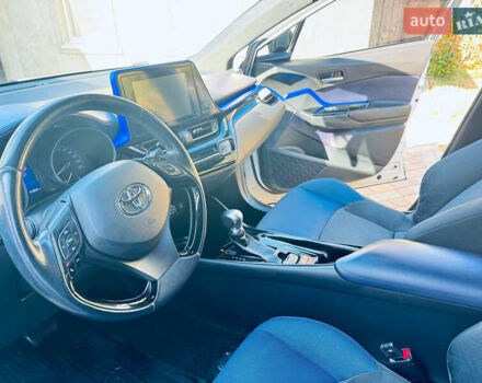 Белый Тойота C-HR, объемом двигателя 1.2 л и пробегом 103 тыс. км за 19500 $, фото 8 на Automoto.ua