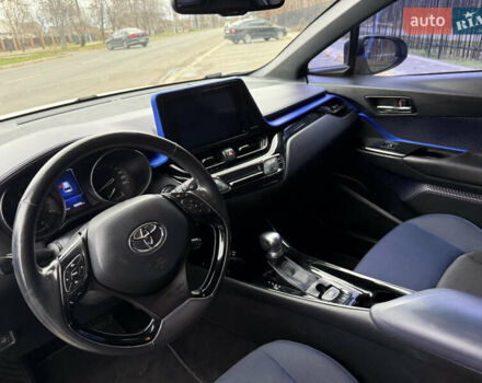 Белый Тойота C-HR, объемом двигателя 1.2 л и пробегом 105 тыс. км за 15500 $, фото 8 на Automoto.ua
