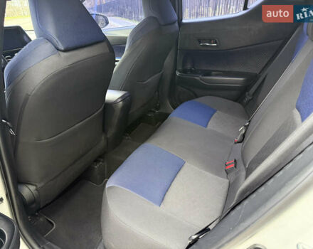 Белый Тойота C-HR, объемом двигателя 1.2 л и пробегом 105 тыс. км за 15500 $, фото 11 на Automoto.ua