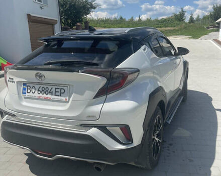 Белый Тойота C-HR, объемом двигателя 1.2 л и пробегом 76 тыс. км за 20000 $, фото 1 на Automoto.ua