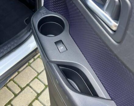 Белый Тойота C-HR, объемом двигателя 1.2 л и пробегом 168 тыс. км за 16900 $, фото 32 на Automoto.ua