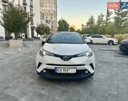 Белый Тойота C-HR, объемом двигателя 1.2 л и пробегом 146 тыс. км за 15700 $, фото 1 на Automoto.ua