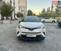Белый Тойота C-HR, объемом двигателя 1.2 л и пробегом 146 тыс. км за 15700 $, фото 1 на Automoto.ua