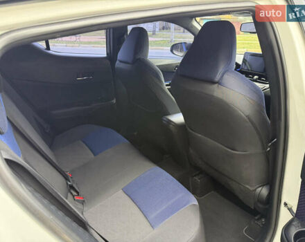 Белый Тойота C-HR, объемом двигателя 1.2 л и пробегом 105 тыс. км за 15500 $, фото 13 на Automoto.ua