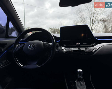 Белый Тойота C-HR, объемом двигателя 1.2 л и пробегом 105 тыс. км за 15500 $, фото 15 на Automoto.ua