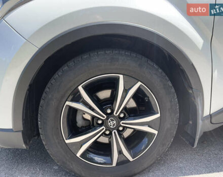 Белый Тойота C-HR, объемом двигателя 1.2 л и пробегом 81 тыс. км за 19000 $, фото 16 на Automoto.ua