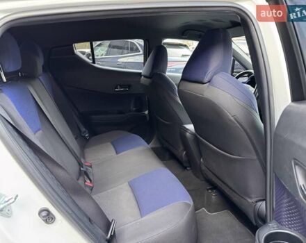 Белый Тойота C-HR, объемом двигателя 1.2 л и пробегом 168 тыс. км за 16900 $, фото 12 на Automoto.ua