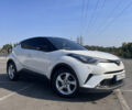 Белый Тойота C-HR, объемом двигателя 1.2 л и пробегом 110 тыс. км за 19700 $, фото 1 на Automoto.ua