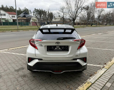 Белый Тойота C-HR, объемом двигателя 1.2 л и пробегом 105 тыс. км за 15500 $, фото 3 на Automoto.ua
