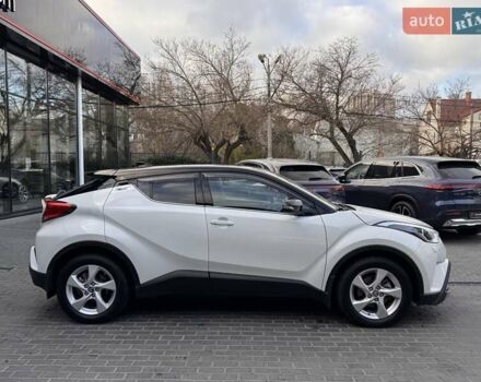 Белый Тойота C-HR, объемом двигателя 1.2 л и пробегом 168 тыс. км за 16900 $, фото 6 на Automoto.ua