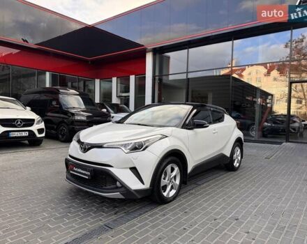 Белый Тойота C-HR, объемом двигателя 1.2 л и пробегом 168 тыс. км за 16900 $, фото 2 на Automoto.ua