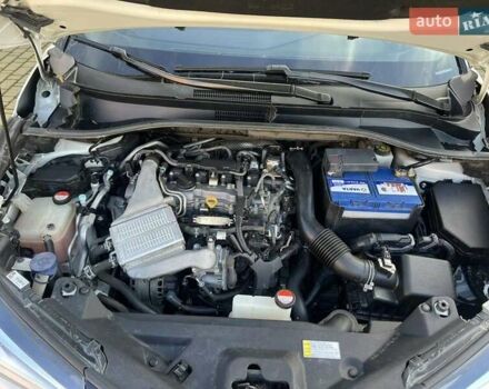 Белый Тойота C-HR, объемом двигателя 1.2 л и пробегом 168 тыс. км за 16900 $, фото 47 на Automoto.ua