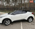 Белый Тойота C-HR, объемом двигателя 1.2 л и пробегом 105 тыс. км за 15500 $, фото 1 на Automoto.ua