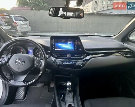 Белый Тойота C-HR, объемом двигателя 1.2 л и пробегом 146 тыс. км за 15700 $, фото 11 на Automoto.ua