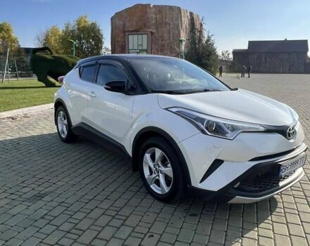 Белый Тойота C-HR, объемом двигателя 1.2 л и пробегом 168 тыс. км за 16900 $, фото 3 на Automoto.ua