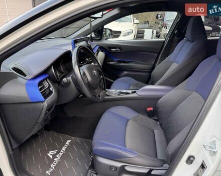 Белый Тойота C-HR, объемом двигателя 1.2 л и пробегом 168 тыс. км за 16900 $, фото 7 на Automoto.ua