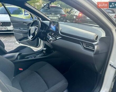 Белый Тойота C-HR, объемом двигателя 1.2 л и пробегом 146 тыс. км за 15700 $, фото 12 на Automoto.ua