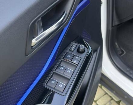 Белый Тойота C-HR, объемом двигателя 1.2 л и пробегом 168 тыс. км за 16900 $, фото 14 на Automoto.ua